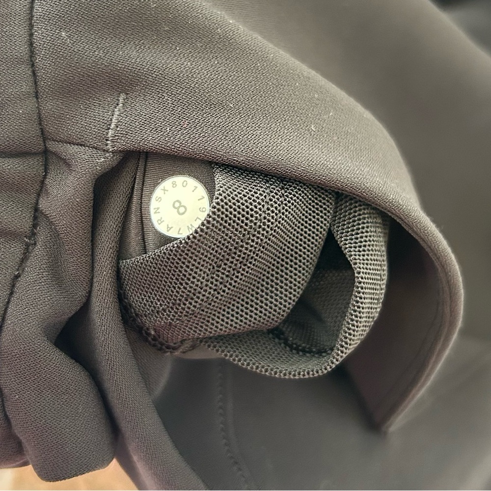 Lululemon High-Rise Cinchable Waist Shorts with Pockets - Picture 5 of 9